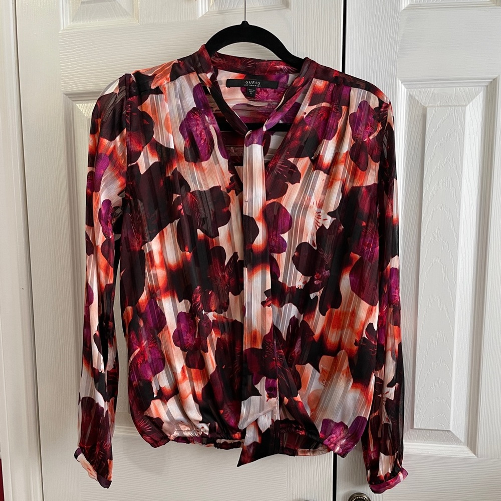 Guess Gorgeous vibrant blouse